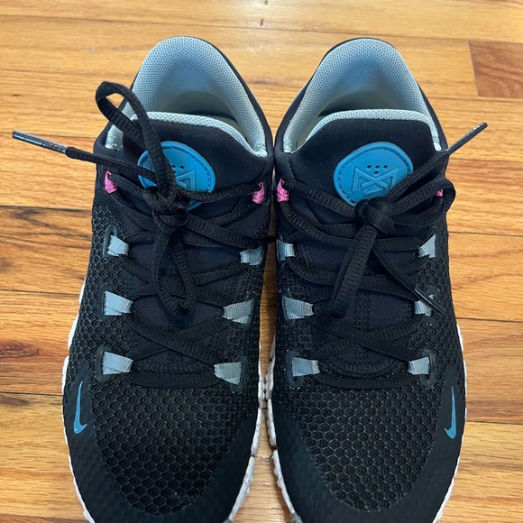 Nike Metcons - Picture 2 of 6